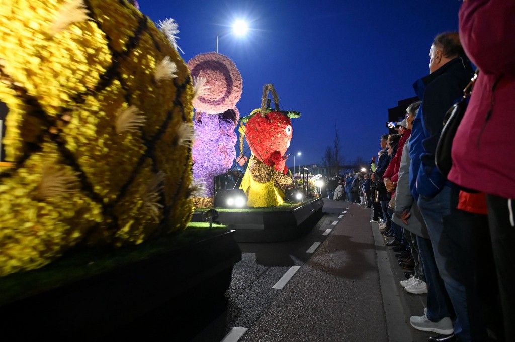 ../Images/Verlicht bloemencorso 2025 073.jpg